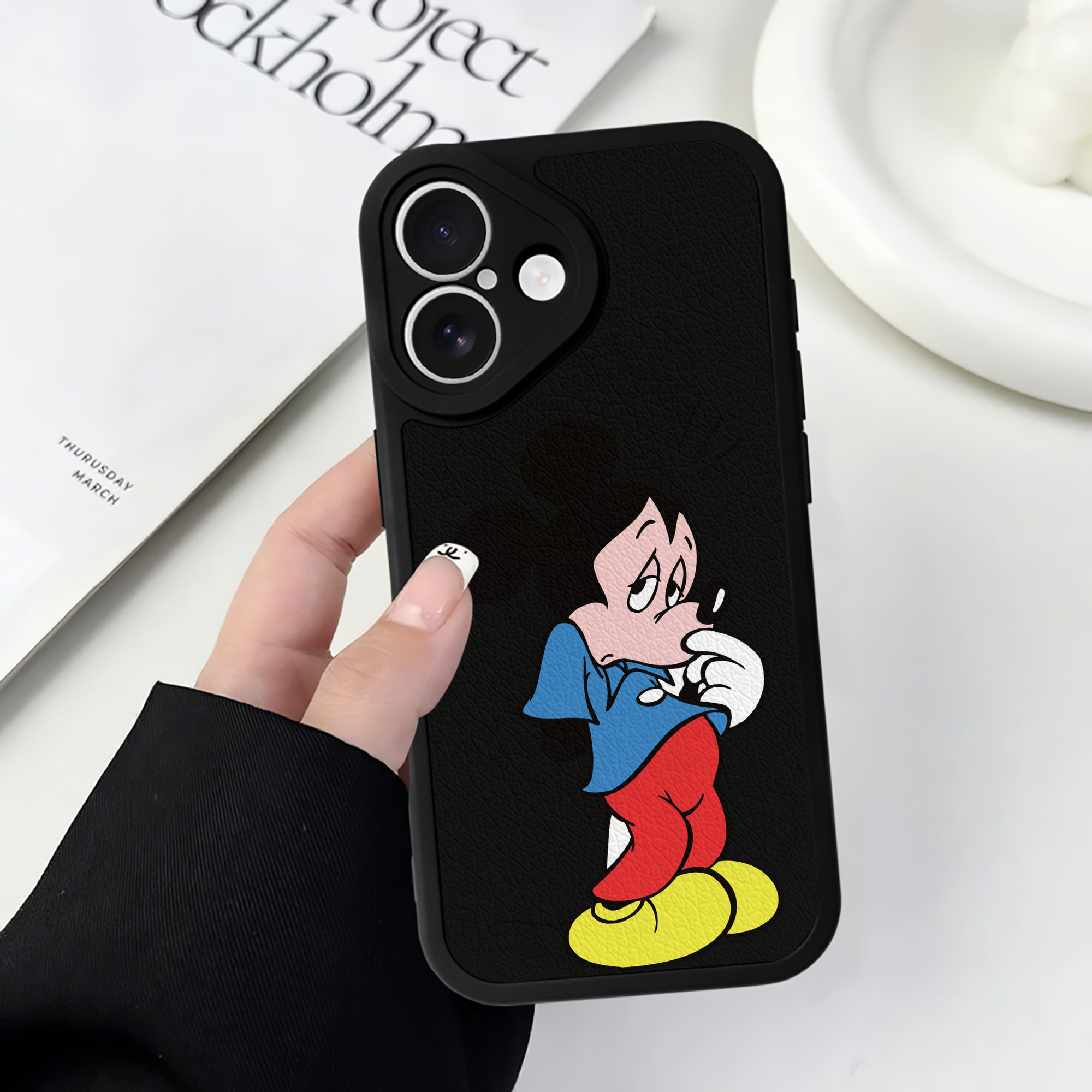 （画像用） ミッキーマウス Mickey Mouse 【iPhone 16シリーズ対応】シリコンスマホケース（レザー調） 材質：シリコン
